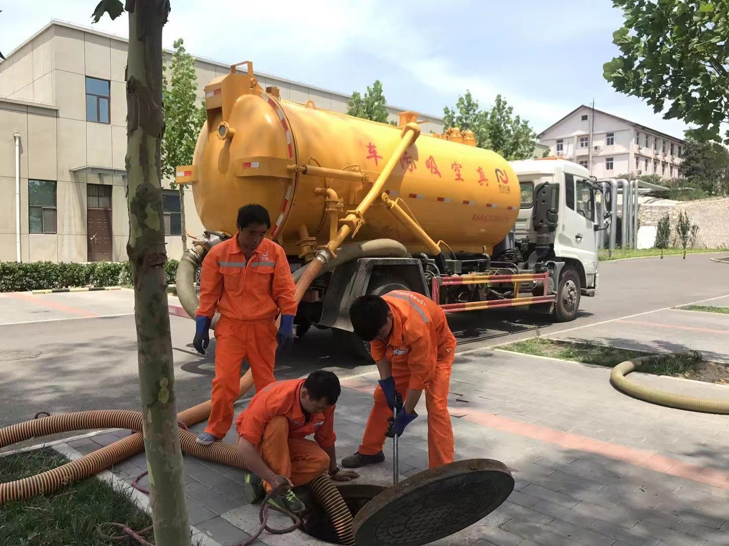 长阳化粪池清理与5-8吨吸粪车施工效率分析